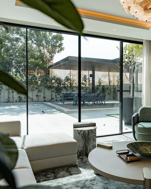 Façade glass window