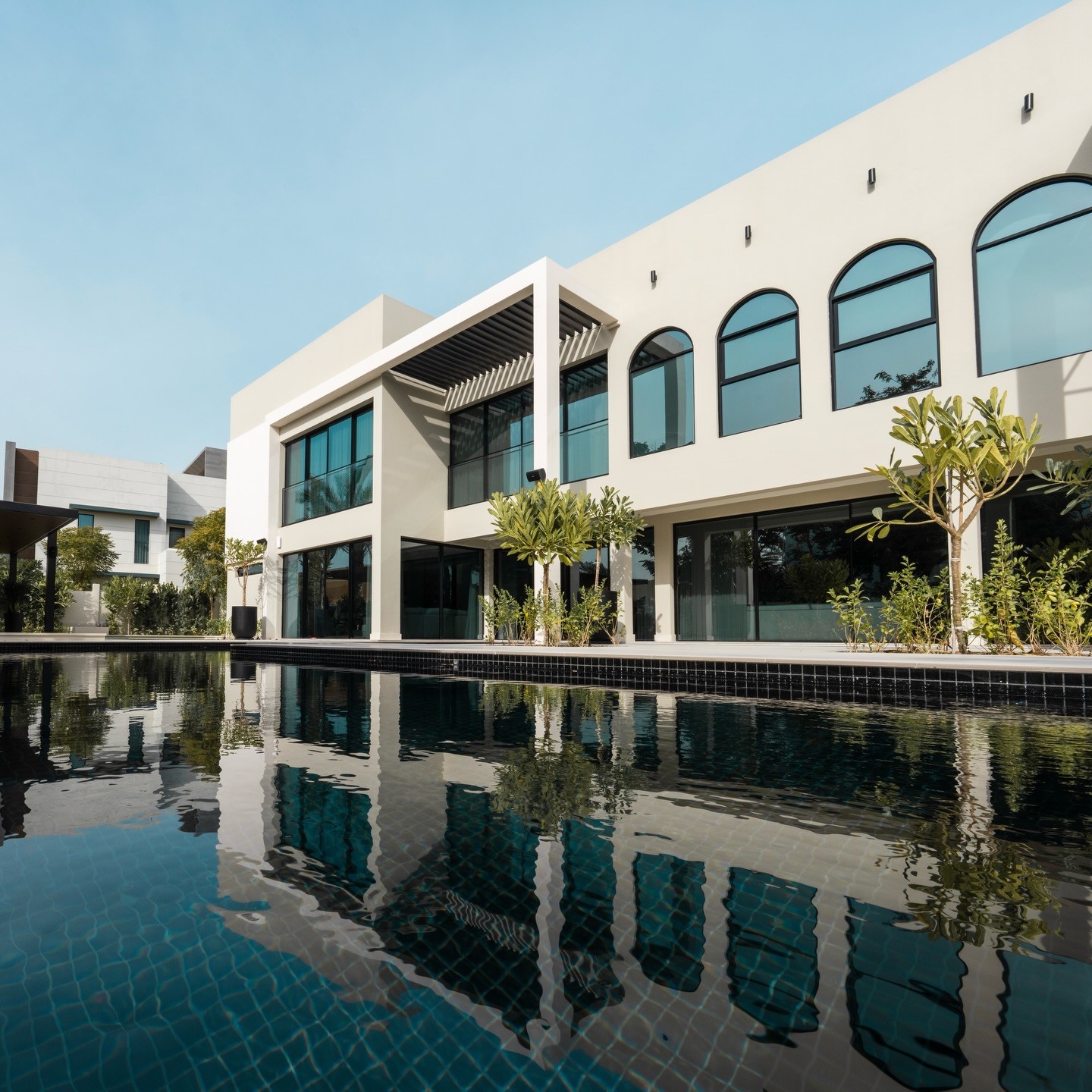 Project Spotlight: Emirates Hills Villa – The Power of Modern Windows Done Right